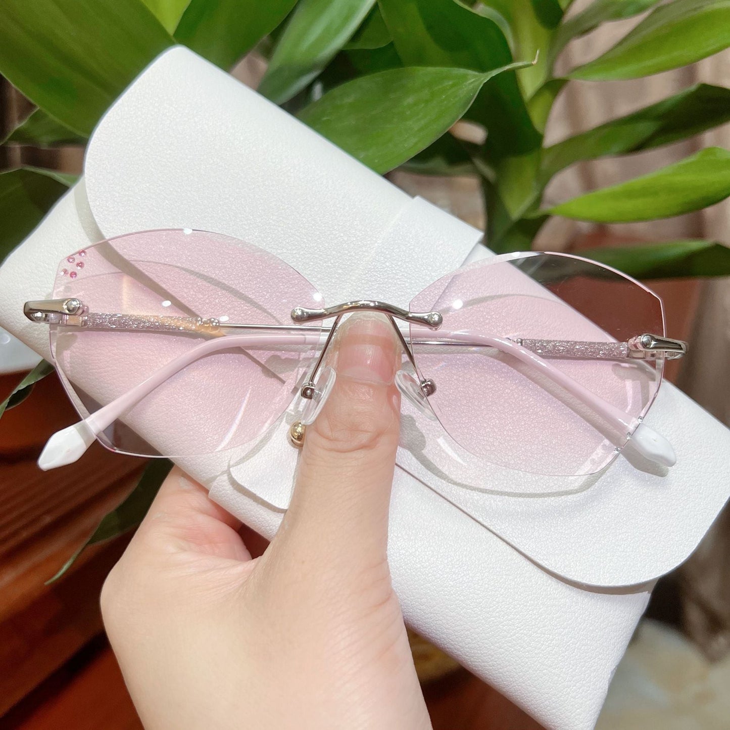 WOMEN'S ULTRA-LIGHT FASHION FRAMELESS ANTI-BLUE LIGHT READING GLASSES