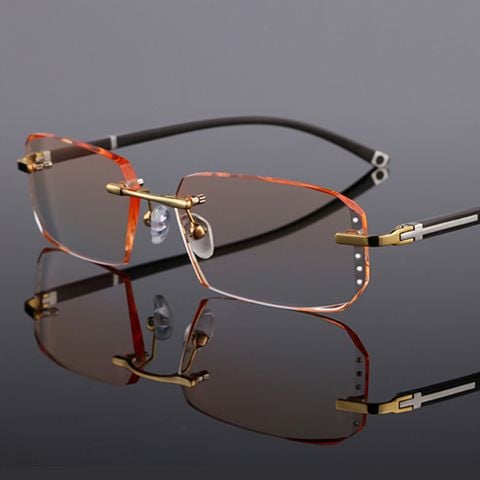 MODISCHE RANDLOSE BRILLE MIT DIAMANTSCHLIFF UND BLAUEM LICHT