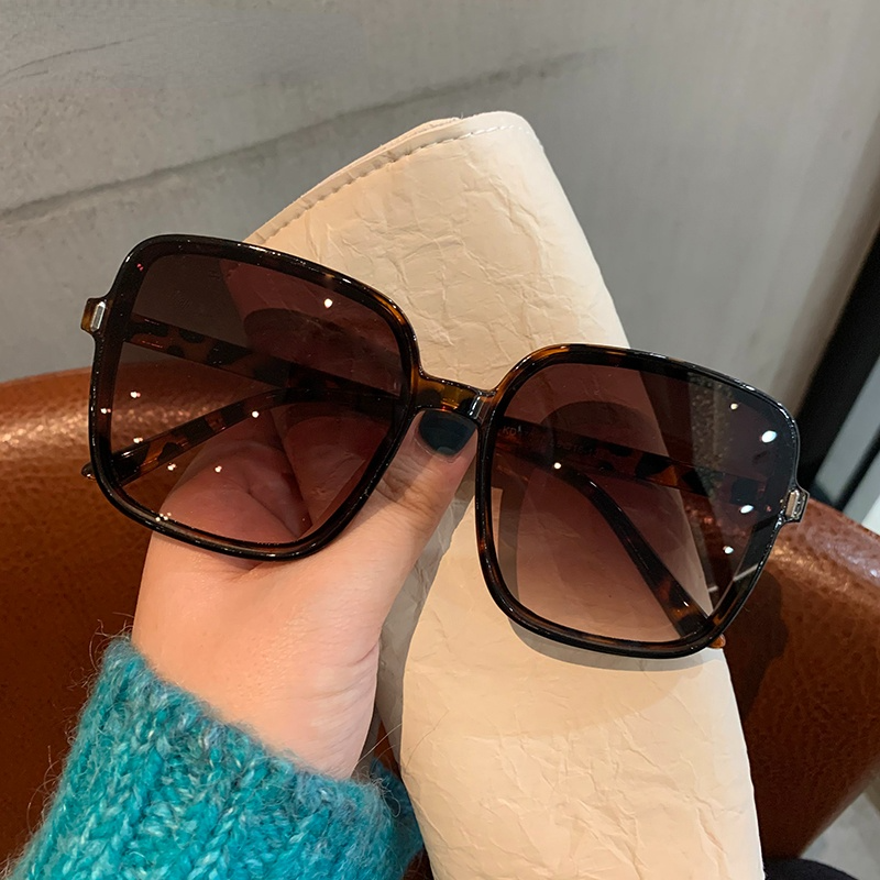 STYLISH & CLASSIC OVERSIZED SQUARE SUNGLASSES