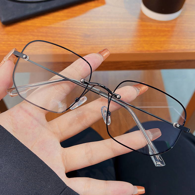 ULTRALEICHTE ANTI-BLAULICHT-LESEBRILLE MIT GROSSEM METALLRAHMEN